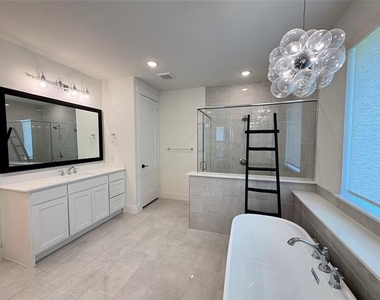 1451 Maplewood Drive - Photo Thumbnail 16