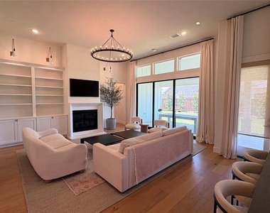 1451 Maplewood Drive - Photo Thumbnail 12
