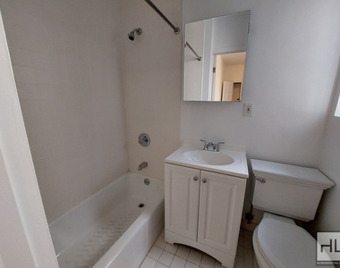 West 11 Street - Photo Thumbnail 3