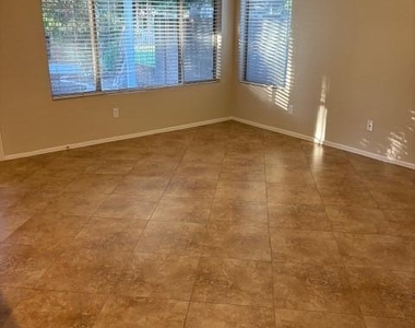 418 W Calle Monte Vista - Photo Thumbnail 7