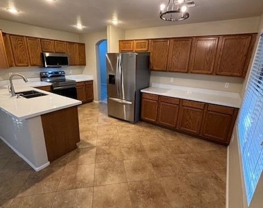 418 W Calle Monte Vista - Photo Thumbnail 4