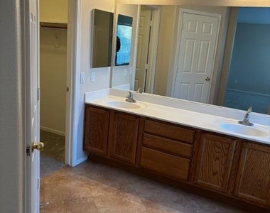 418 W Calle Monte Vista - Photo Thumbnail 11