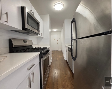 E 82 St - Photo Thumbnail 2