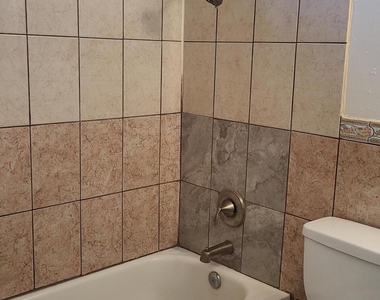6111 W Cambridge Avenue - Photo Thumbnail 8