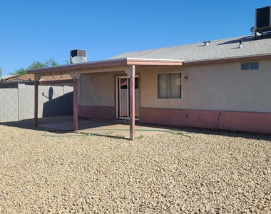 6111 W Cambridge Avenue - Photo Thumbnail 16