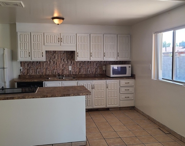 6111 W Cambridge Avenue - Photo Thumbnail 1