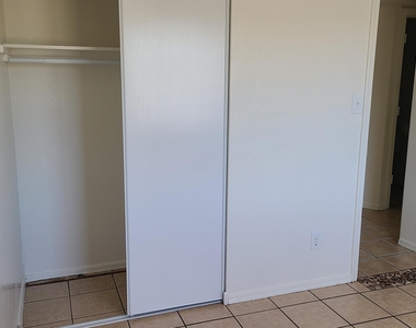 6111 W Cambridge Avenue - Photo Thumbnail 6