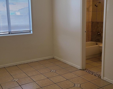 6111 W Cambridge Avenue - Photo Thumbnail 5