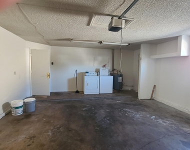 6111 W Cambridge Avenue - Photo Thumbnail 14