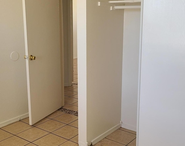 6111 W Cambridge Avenue - Photo Thumbnail 13