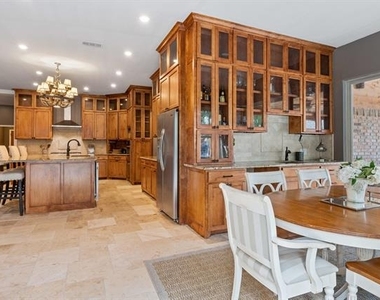 2413 Taylor Street - Photo Thumbnail 3