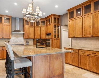 2413 Taylor Street - Photo Thumbnail 10