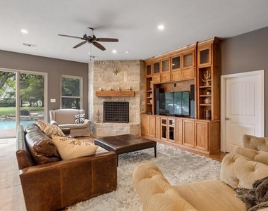 2413 Taylor Street - Photo Thumbnail 5