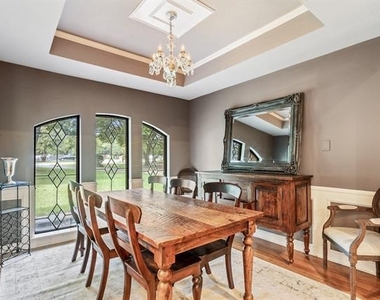 2413 Taylor Street - Photo Thumbnail 11