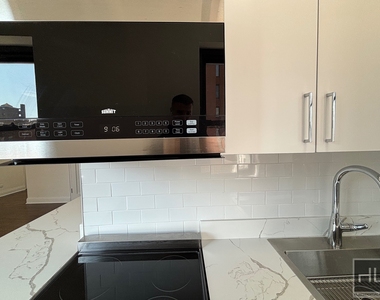 East 69 Street - Photo Thumbnail 7