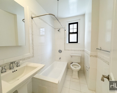 East 92 Street - Photo Thumbnail 3