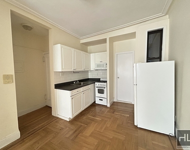 East 89 Street - Photo Thumbnail 1