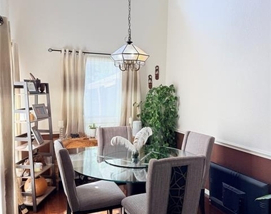 3824 Dalston Lane - Photo Thumbnail 6