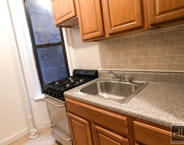 East 82 Street - Photo Thumbnail 2