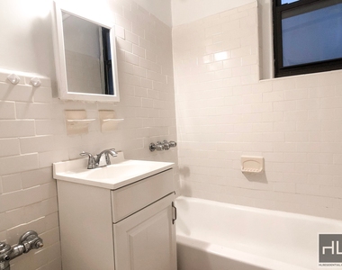 East 82 Street - Photo Thumbnail 4