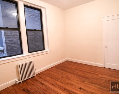 East 82 Street - Photo Thumbnail 1