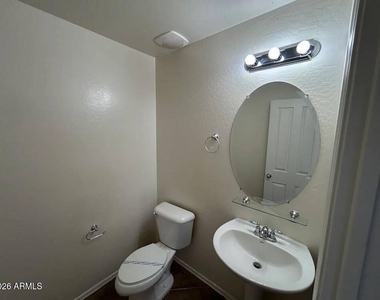 6707 W Desert Ln Way - Photo Thumbnail 8