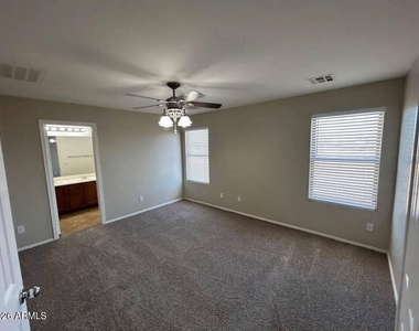 6707 W Desert Ln Way - Photo Thumbnail 6