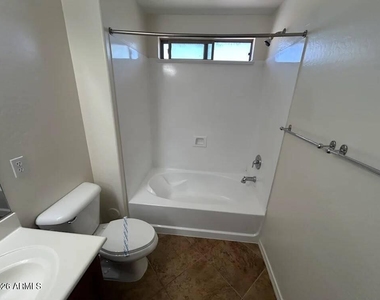 6707 W Desert Ln Way - Photo Thumbnail 10