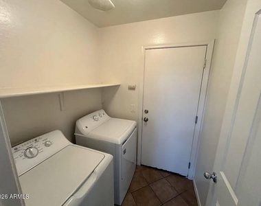 6707 W Desert Ln Way - Photo Thumbnail 9