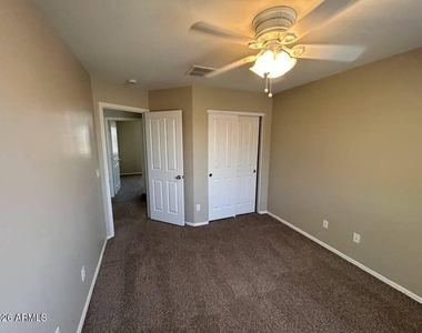 6707 W Desert Ln Way - Photo Thumbnail 5