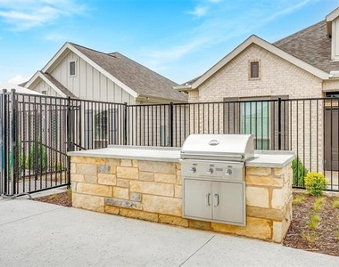 10418 Palmera Street - Photo Thumbnail 15