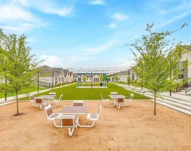 10418 Palmera Street - Photo Thumbnail 13