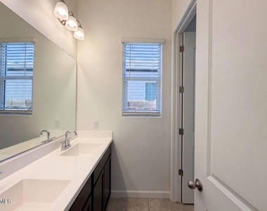 2528 Comiskey Drive Neck - Photo Thumbnail 6