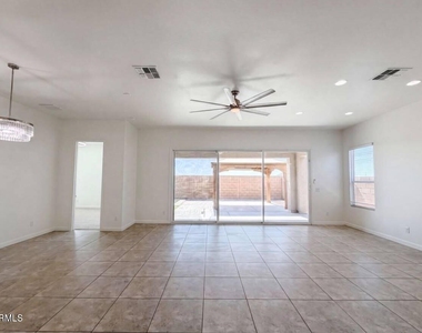 2528 Comiskey Drive Neck - Photo Thumbnail 4