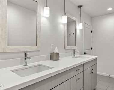2601 E Sahuaro Drive - Photo Thumbnail 15