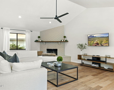 2601 E Sahuaro Drive - Photo Thumbnail 11