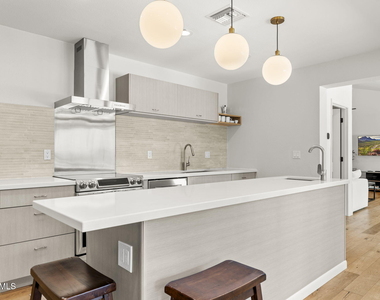 2601 E Sahuaro Drive - Photo Thumbnail 7