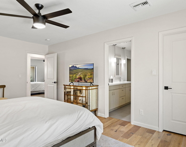 2601 E Sahuaro Drive - Photo Thumbnail 14