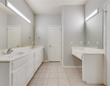 739 Harbour Town Drive - Photo Thumbnail 14