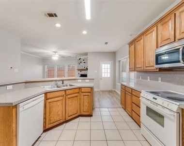 739 Harbour Town Drive - Photo Thumbnail 7