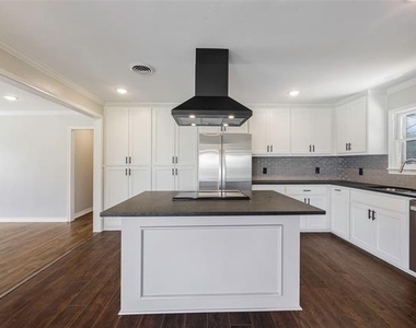 2323 Sutter Street - Photo Thumbnail 8