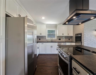 2323 Sutter Street - Photo Thumbnail 9