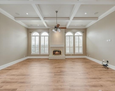 1201 Findlay Drive - Photo Thumbnail 3