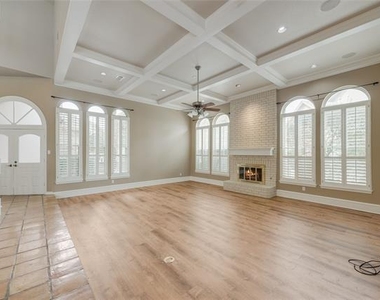1201 Findlay Drive - Photo Thumbnail 4