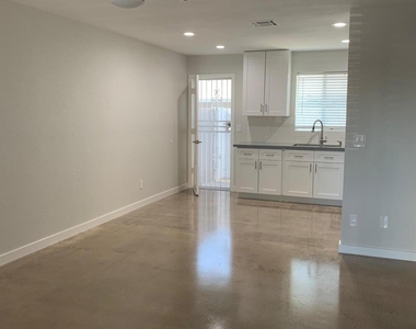 4135 N 27th Street - Photo Thumbnail 3