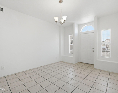 1026 W Libra Drive - Photo Thumbnail 4
