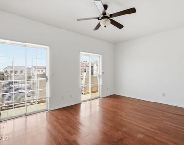1026 W Libra Drive - Photo Thumbnail 18