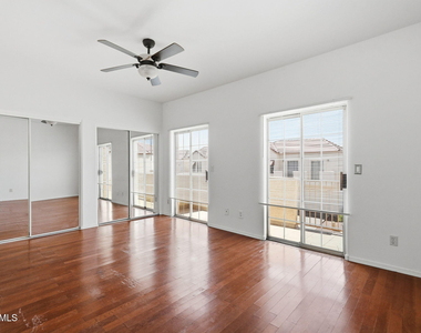 1026 W Libra Drive - Photo Thumbnail 17
