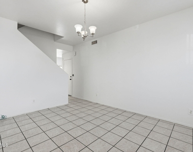 1026 W Libra Drive - Photo Thumbnail 5