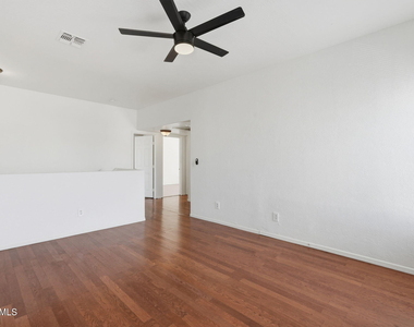 1026 W Libra Drive - Photo Thumbnail 16